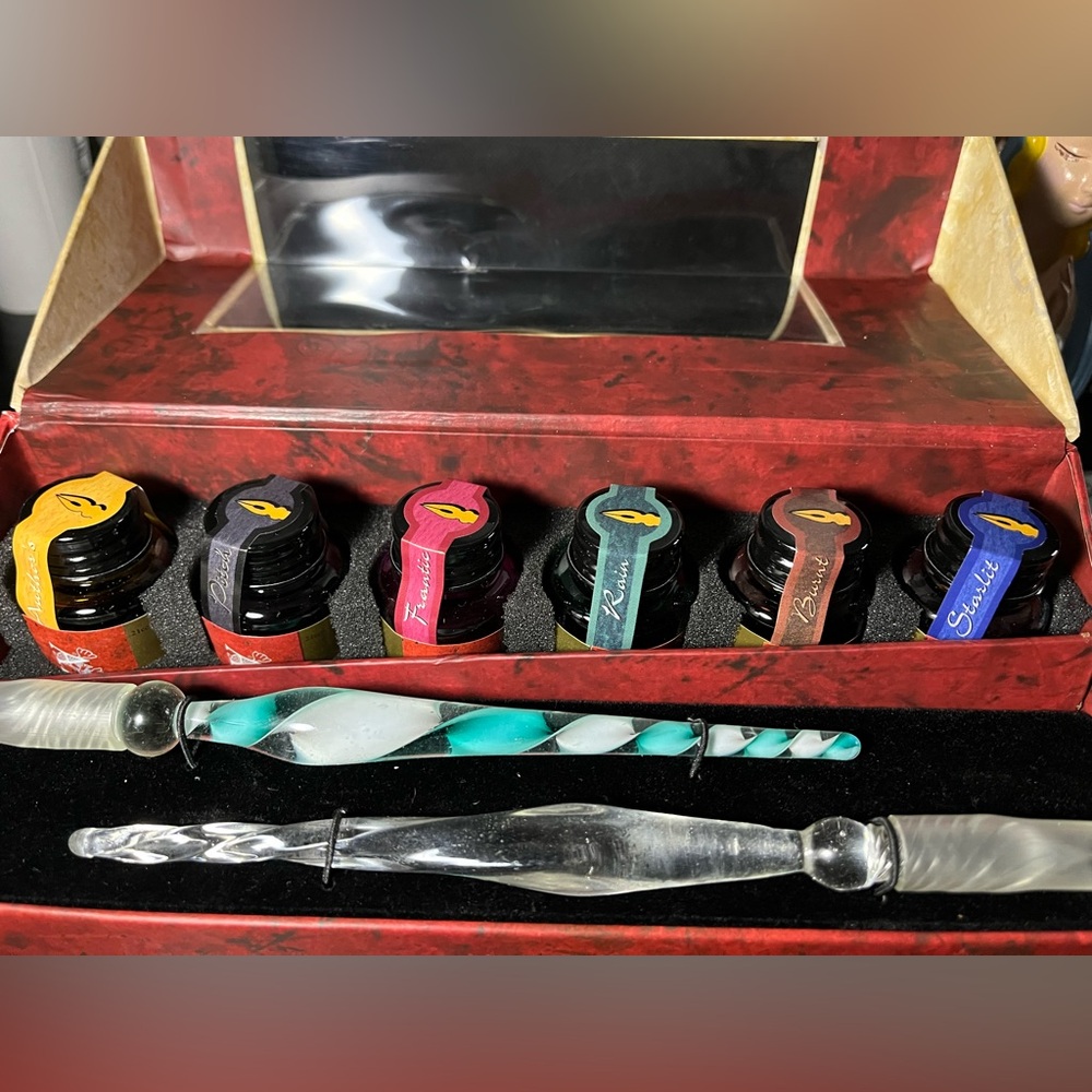 calligraphy writing set
Palette For Pens Writing Set